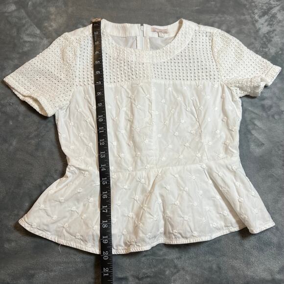 Gap Crewneck Short Sleeve Peplum Blouse Size 00 Floral Embroidery Eyelet Lace - Picture 9 of 9